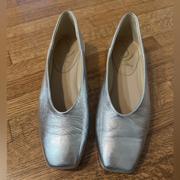 Sam Edelman Kacey Silver Flats- size 6 - Picture 2 of 9